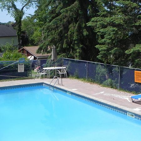 Merland Park Cottages And Motel Picton Exterior photo