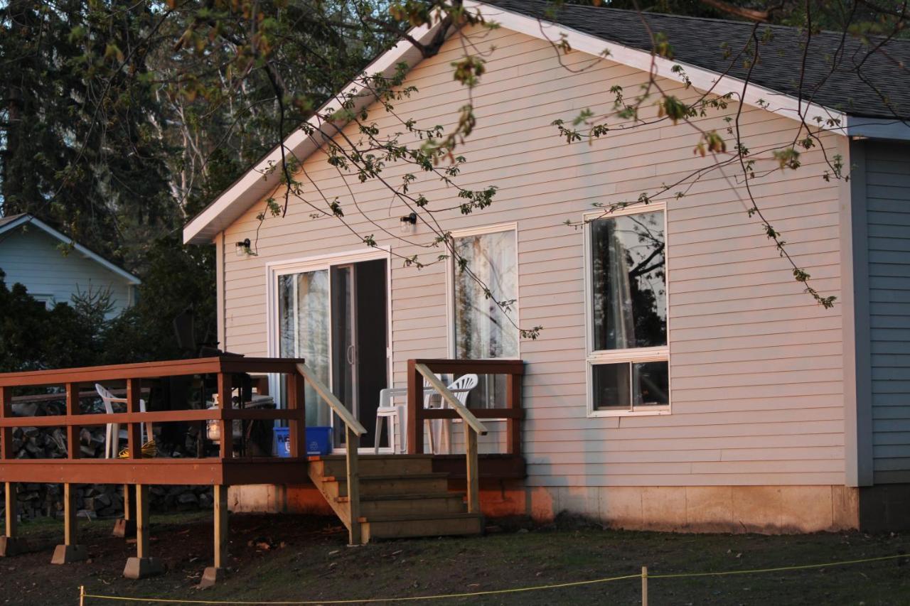 Merland Park Cottages And Motel Picton Exterior photo