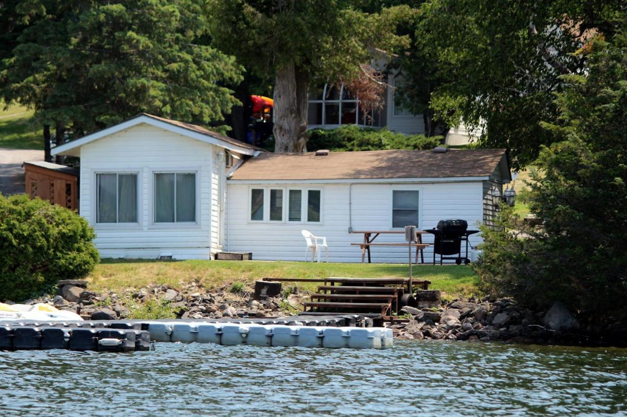 Merland Park Cottages And Motel Picton Exterior photo